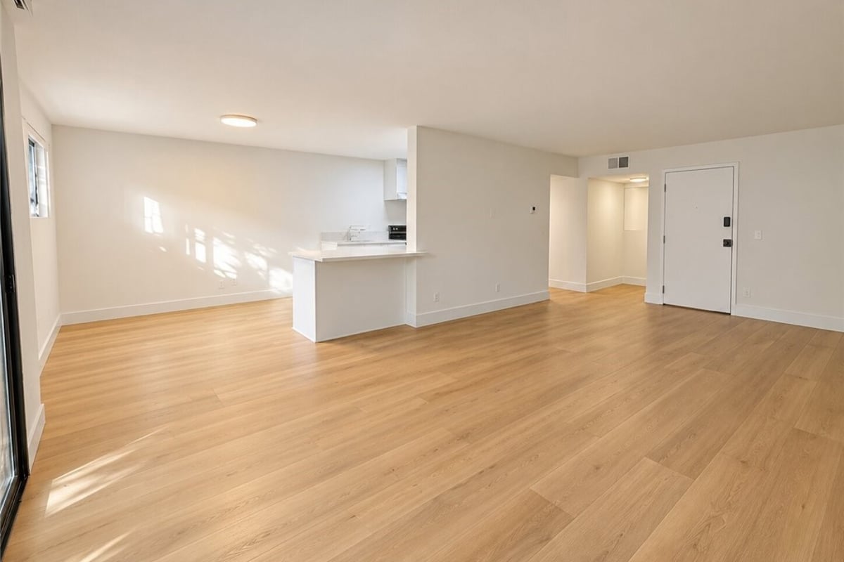 7300 Franklin 355, Los Angeles, CA 90046 — photo 1 of 18