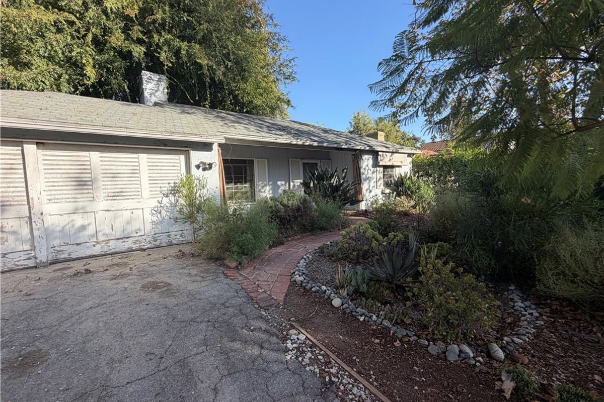 1110 S Los Robles, Pasadena, CA 91106 — photo 1 of 29