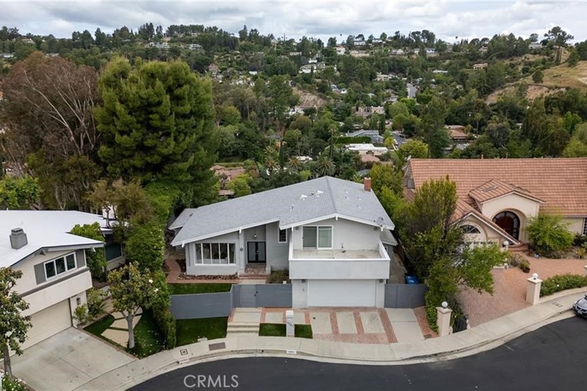 19281 Berclair Ln, Tarzana, CA 91356 — photo 1 of 49