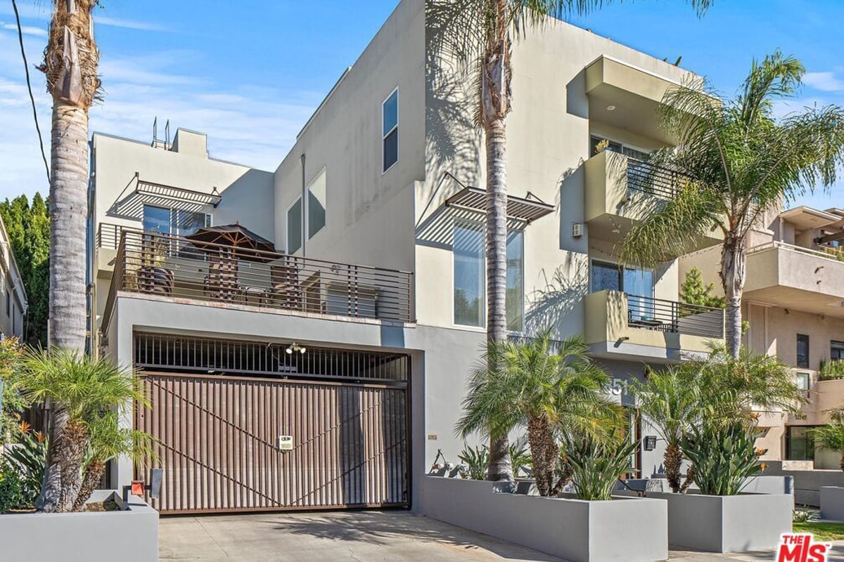 11851 Laurelwood Drive 105, Studio City, CA 91604 — photo 1 of 1