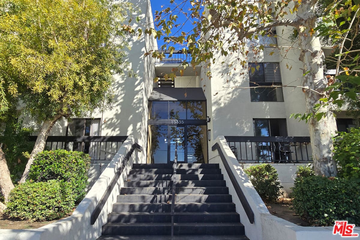 15335 Magnolia Boulevard 214, Sherman Oaks, CA 91403 — photo 1 of 4