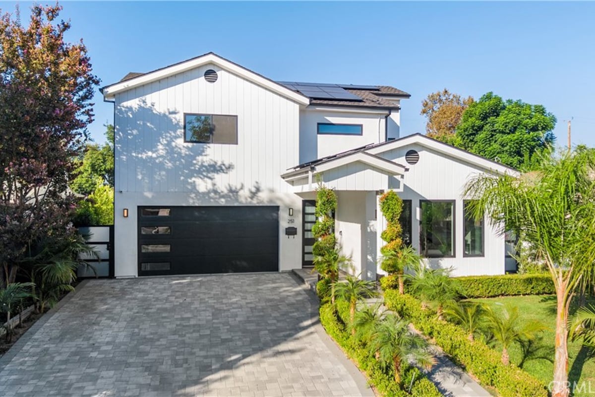 251 S Griffith Park, Burbank, CA 91506 — photo 1 of 65