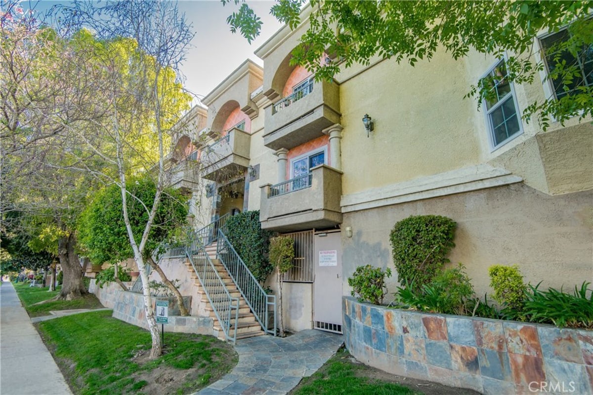 7045 Woodley Avenue 218, Van Nuys, CA 91406 — photo 1 of 17