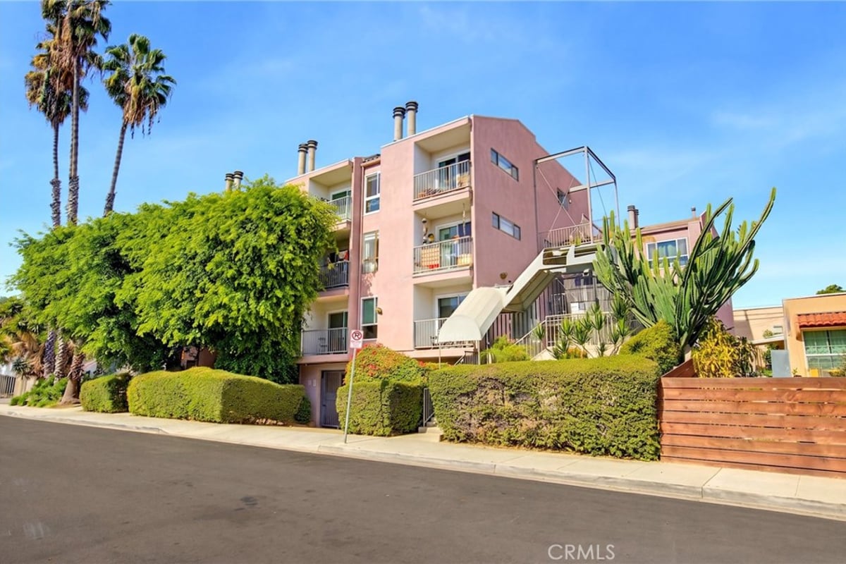 6525 La Mirada, Los Angeles, CA 90038 — photo 1 of 31