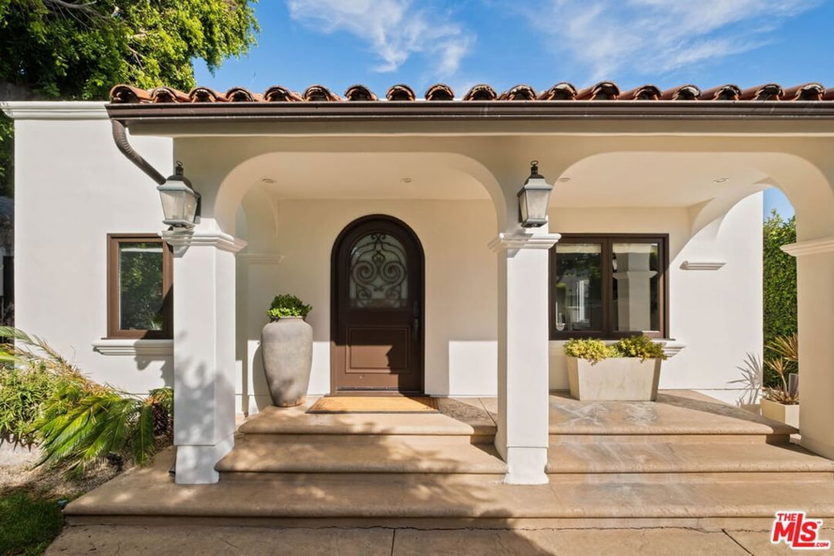 548 Huntley Drive, Los Angeles, CA 90048 — photo 1 of 31