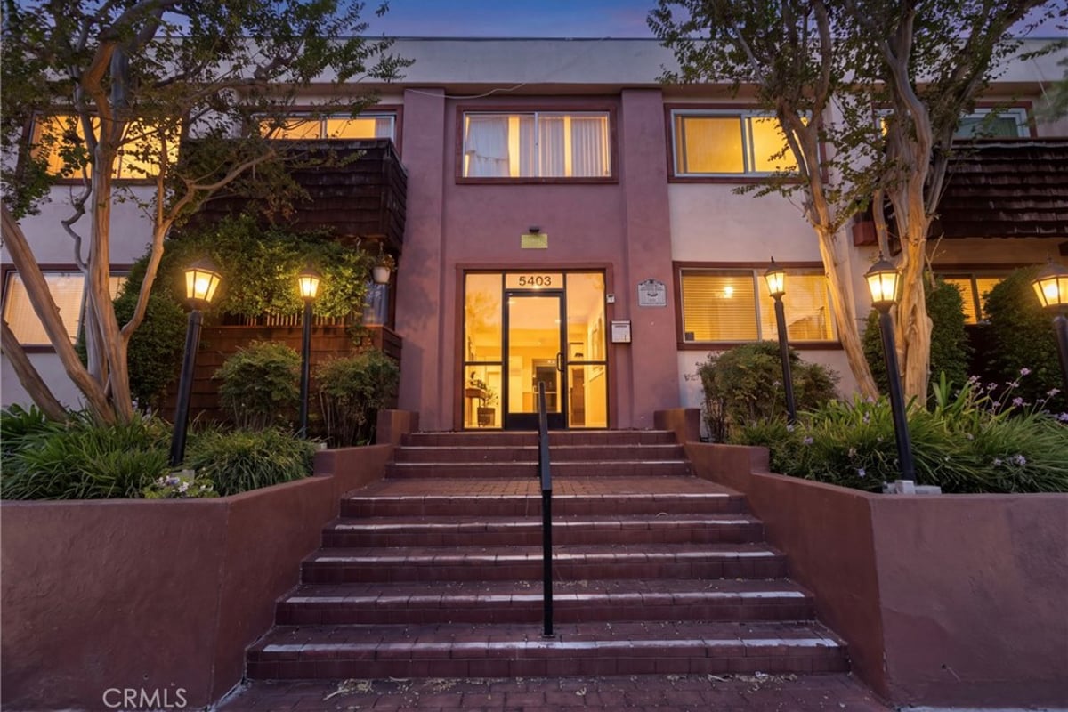 5403 Newcastle Avenue, Encino, CA 91316 — photo 1 of 40