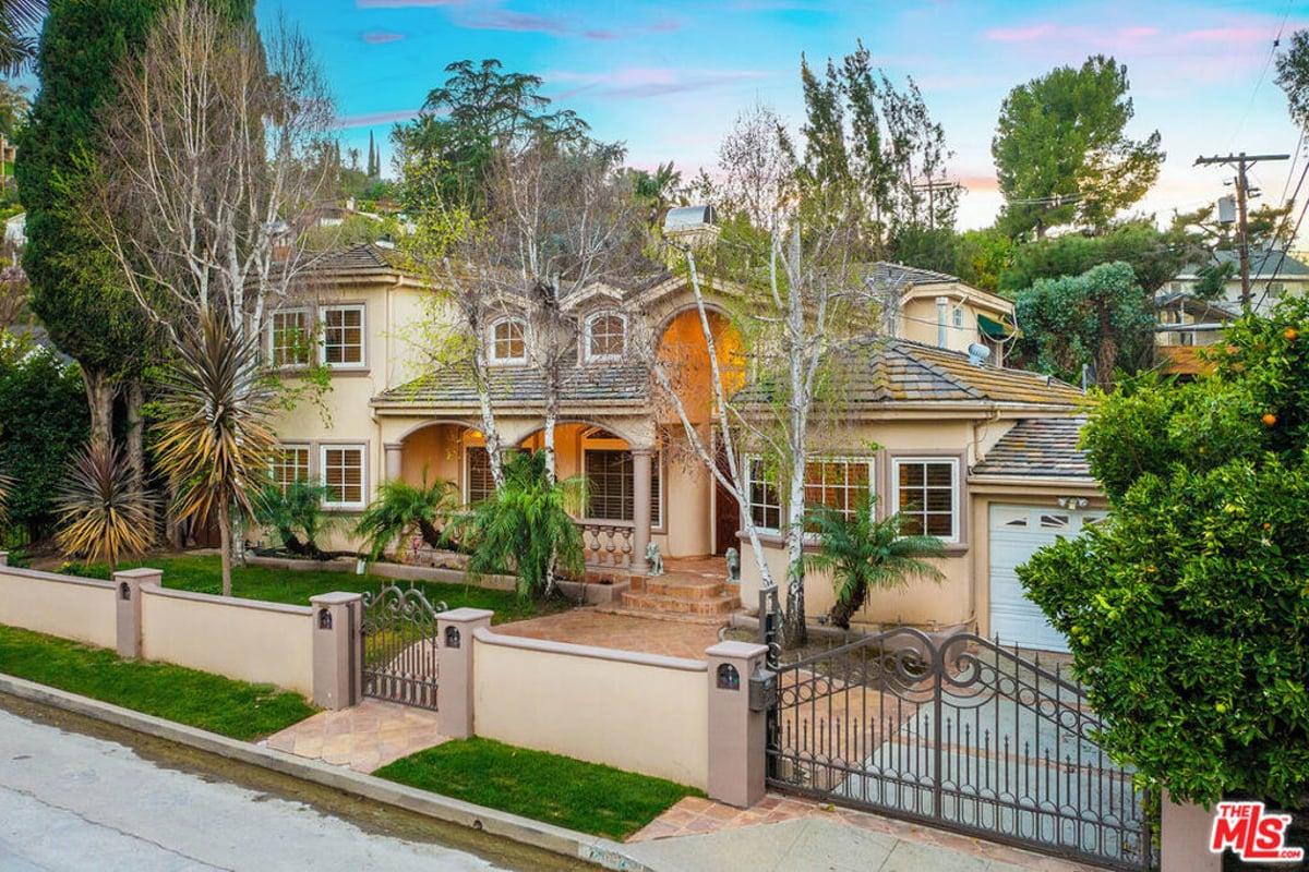 4063 Benedict Canyon Drive, Sherman Oaks, CA 91423 — photo 1 of 46