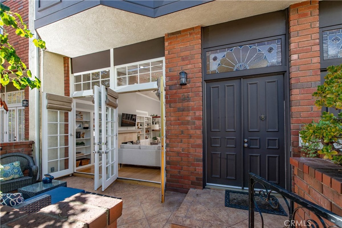 5420 Lindley Avenue 25, Encino, CA 91316 — photo 1 of 36