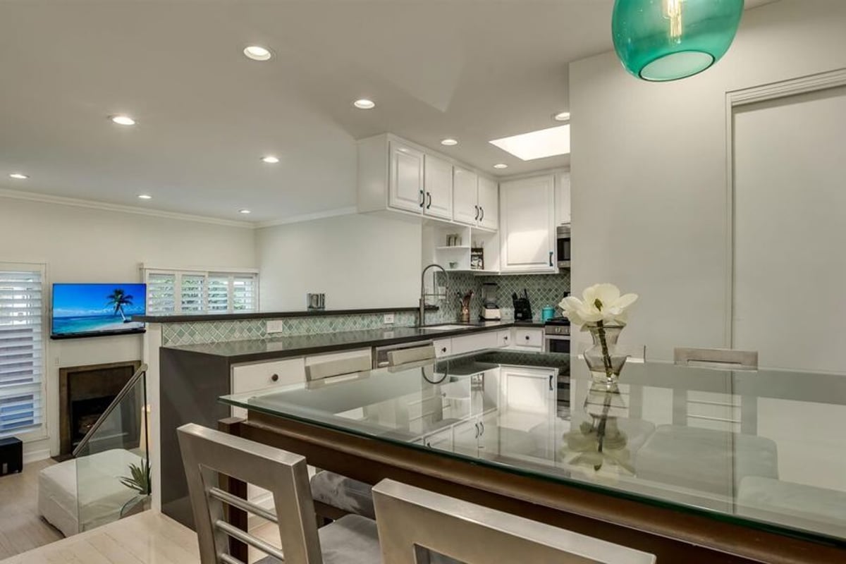 1144 17th Street 11, Santa Monica, CA 90403 — photo 1 of 24