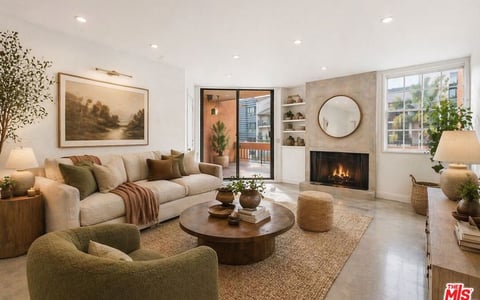 740 N Kings Road 102, West Hollywood, CA 90069