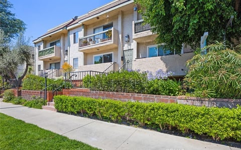 5055 Coldwater Canyon Avenue 105, Sherman Oaks, CA 91423