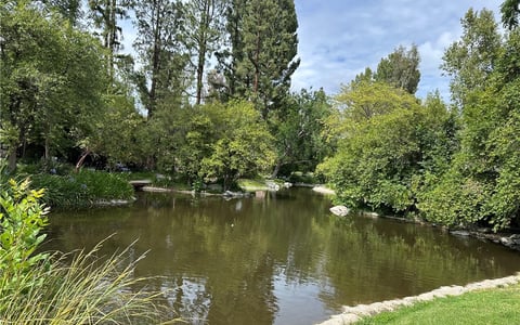 7050 Shoup 221, Canoga Park, CA 91303