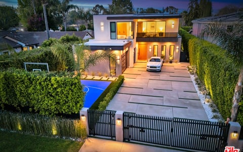 15743 Hesby Street, Encino, CA 91436