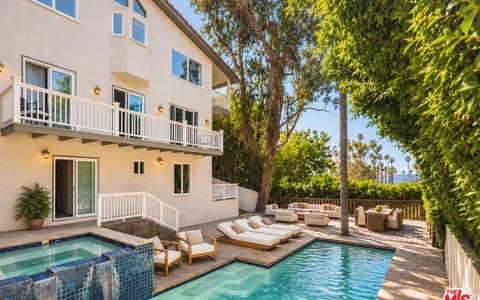 9146 St Ives Drive, West Hollywood, CA 90069
