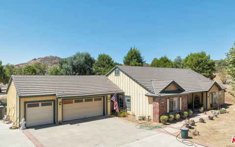 11734 Chisholm Court, Agua Dulce, CA 91390