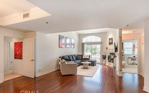 14242 Burbank 307, Sherman Oaks, CA 91401