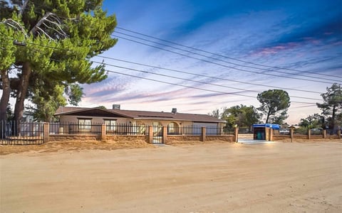 5141 W Avenue K14, Quartz Hill, CA 93536