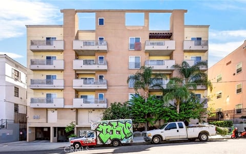 980 S Oxford 303, Los Angeles, CA 90006