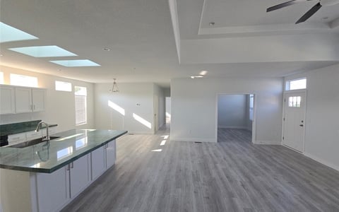 21500 Lassen 450, Chatsworth, CA 91311