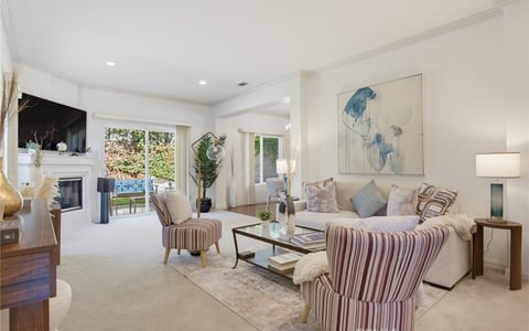 15735 Wyandotte, Lake Balboa, CA 91406