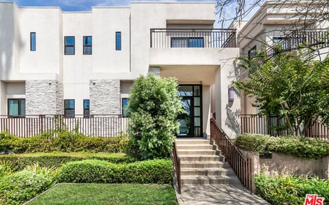 18723 Redwing Street, Tarzana, CA 91356
