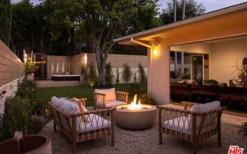 3684 Willowcrest Avenue, Studio City, CA 91604