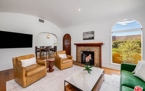 7321 Oakwood Avenue, Los Angeles, CA 90036