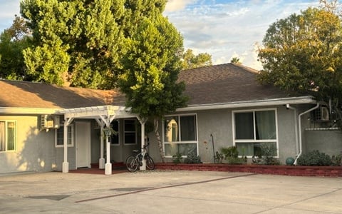 18724 Chase, Northridge, CA 91324