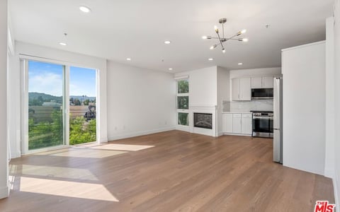 11011 Huston Street 212, North Hollywood, CA 91601