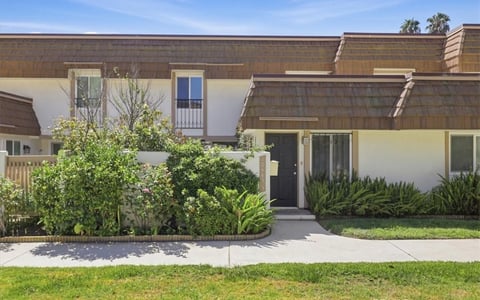 10445 Larwin unit 3 3, Chatsworth, CA 91311