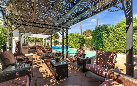 5531 Carpenter Ave, Valley Village, CA 91607