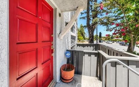 18100 Burbank, Tarzana, CA 91356