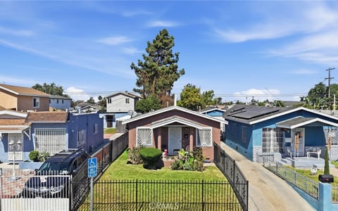 201 E 111th Place, Los Angeles, CA 90061