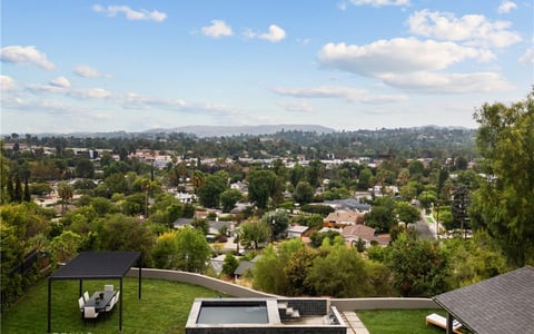 5746 Mcdonie, Woodland Hills, CA 91367