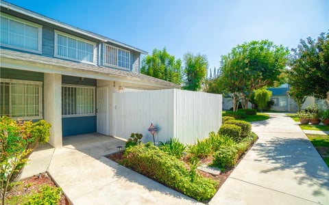 810 W Compton 29, Compton, CA 90220
