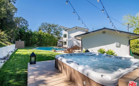 3658 Willowcrest Avenue, Studio City, CA 91604