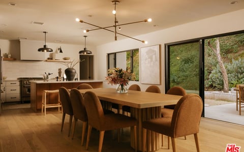 3420 Castlewoods Place, Sherman Oaks, CA 91403