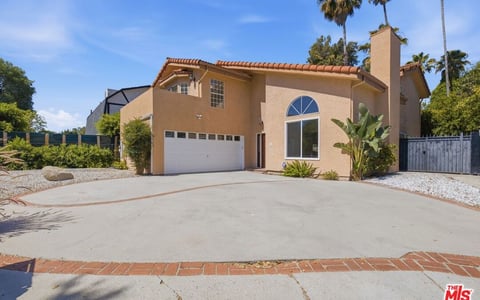 19250 Oxnard Street, Tarzana, CA 91356