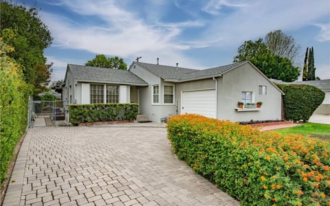 19416 Welby, Reseda, CA 91335
