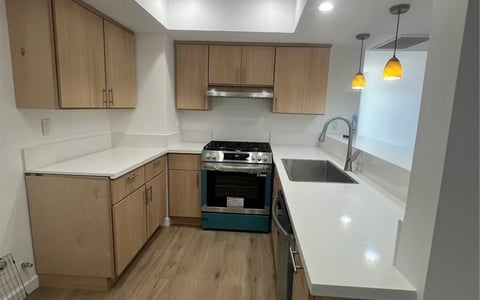 8847 Willis 32, Panorama City, CA 91402