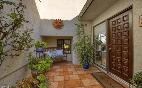 50 Glenflow Court, Glendale, CA 91206