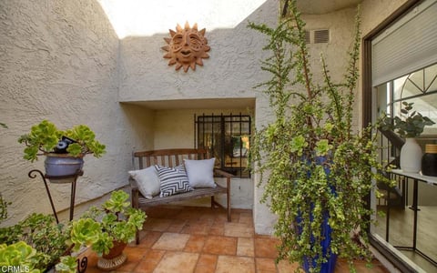 50 Glenflow Court, Glendale, CA 91206