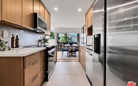 6050 Canterbury Drive E313, Culver City, CA 90230