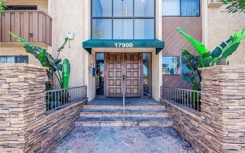 17900 Sherman 504, Reseda, CA 91335