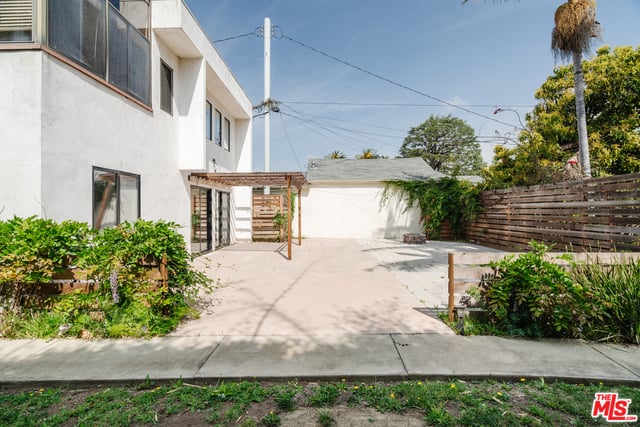 3875 Marcasel Avenue, Los Angeles, CA 90066 — photo 18 of 41