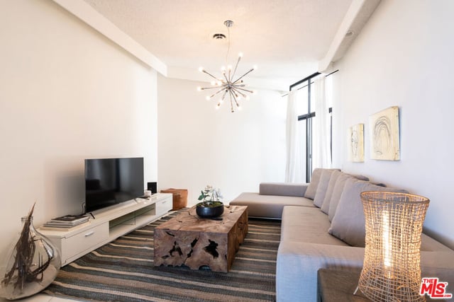 960 Stradella Road, Los Angeles, CA 90077 — photo 10 of 28