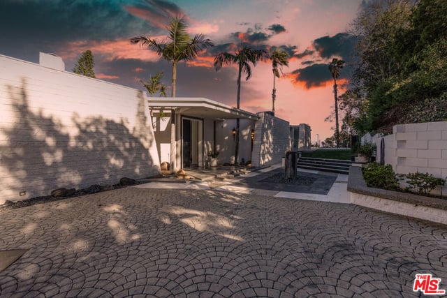960 Stradella Road, Los Angeles, CA 90077 — photo 4 of 28