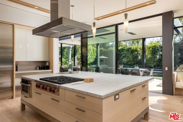 814 Toulon Drive, Pacific Palisades, CA 90272 — photo 15 of 45
