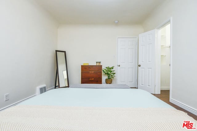 1017 S Alfred Street, Los Angeles, CA 90035 — photo 12 of 63