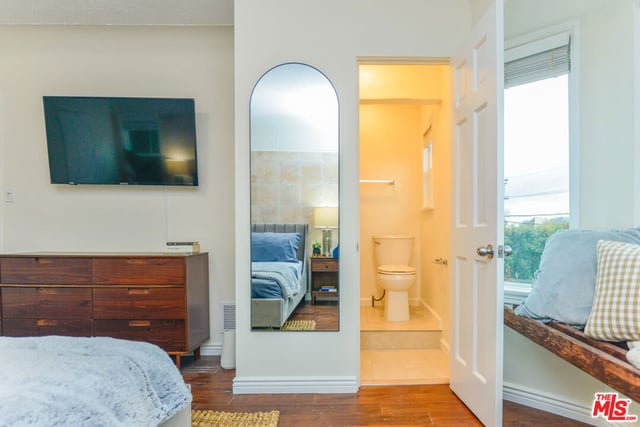 1017 S Alfred Street, Los Angeles, CA 90035 — photo 16 of 63